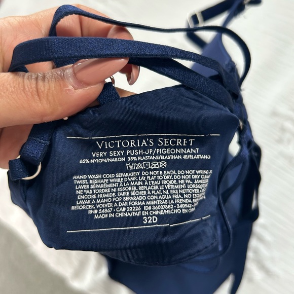 Victoria’s Secret Front Closure Push-Up Bra - Picture 4 of 5